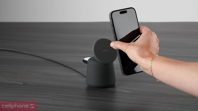 Thiết kế sạc không dây Belkin MagSafe 2 in 1 BoostCharge Pro 15W không kèm sạc