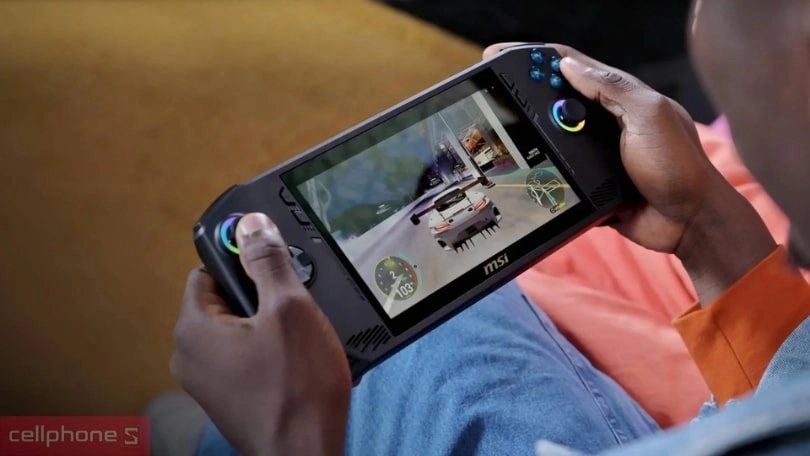 MSI Claw hiệu năng mạnh mẽ, thoải mái sử dụng không lo về pin