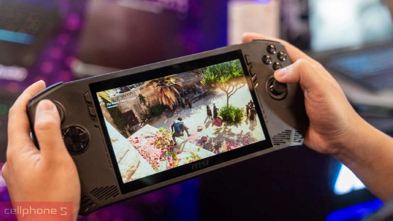 MSI Claw hiệu năng mạnh mẽ, thoải mái sử dụng không lo về pin