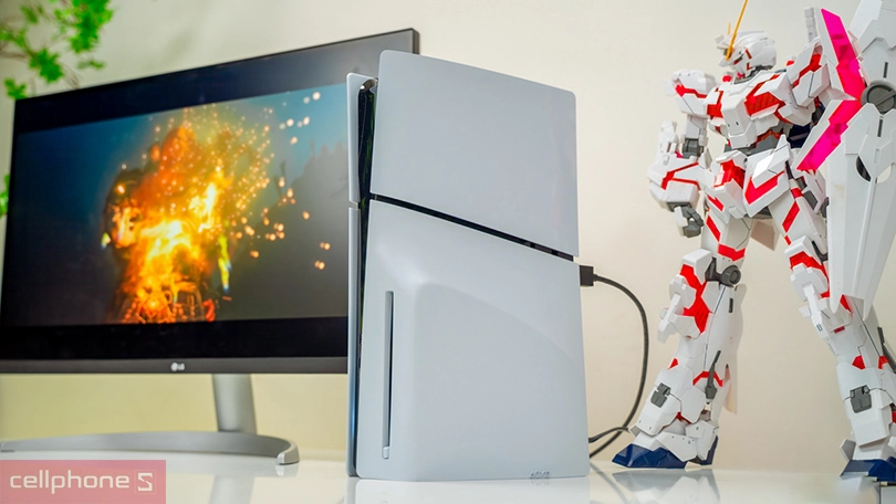 PS5 Slim thiết kế gọn, lưu trữ khủng