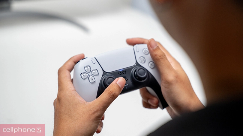 PS5 Slim thiết kế gọn, lưu trữ khủng