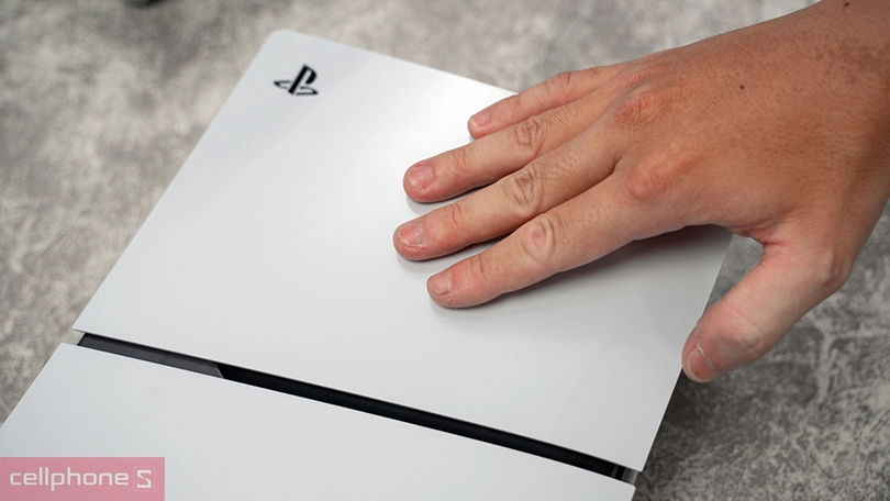 PS5 Slim thiết kế gọn, lưu trữ khủng