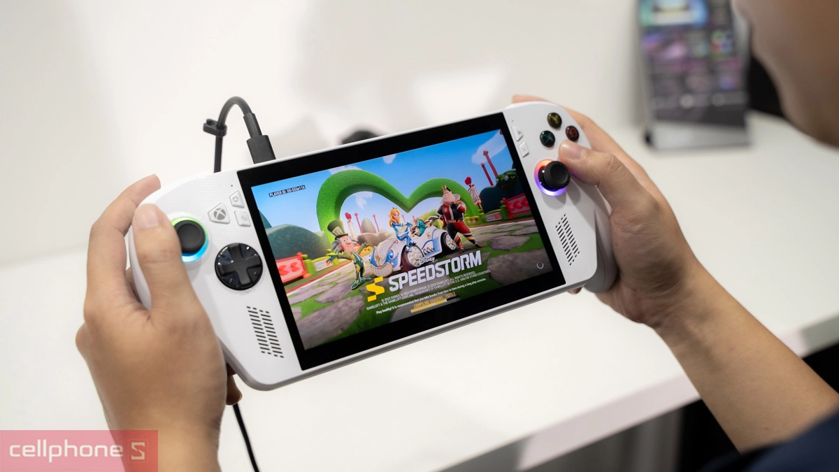 Thiết kế công thái học, tay cầm chuẩn Xbox thoải mái