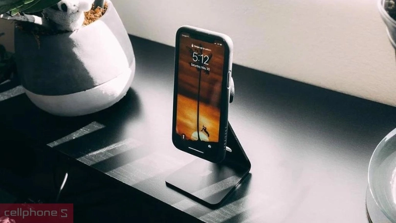 Tiêu chí mua giá đỡ điện thoại ô tô, xem máy thông minh