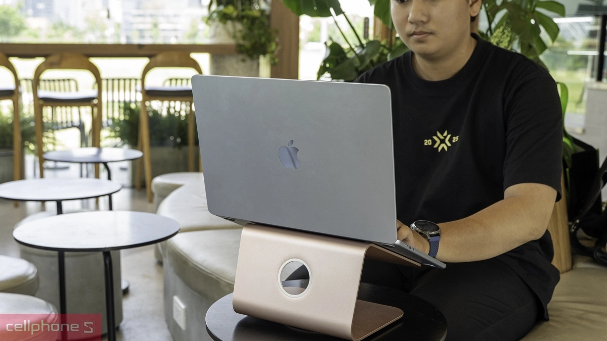 Giá thành của đế tản nhiệt và giá đỡ laptop