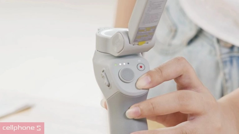 Hướng dẫn sử dụng tay cầm chống rung DJI OM 6 chi tiết