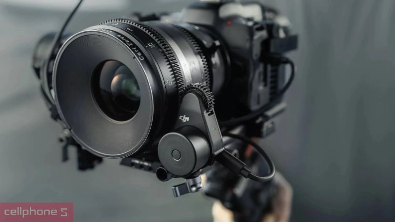 Tay cầm chống rung máy ảnh DJI Ronin-RS4 Combo - Chống rung tốt, lấy nét mượt