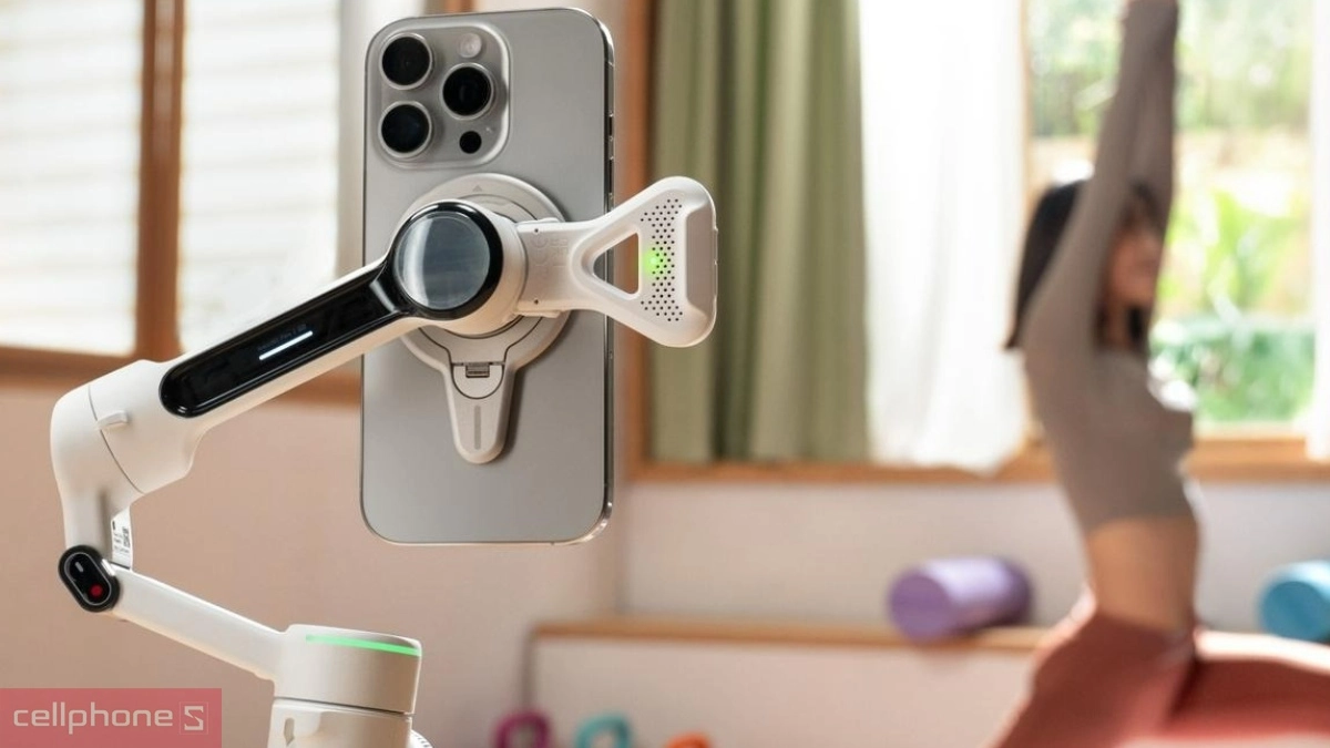 Thiết kế Insta360 Flow 2 gọn nhẹ, hiện đại Tay cầm chống rung Insta360 Flow 2