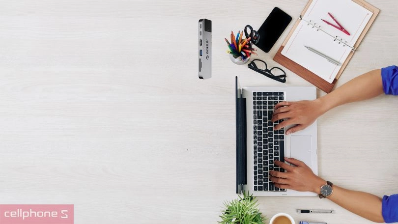 Thiết kế Dock sạc Type C Orico 22CT-8HR-GY 8 IN 1 PD 100W