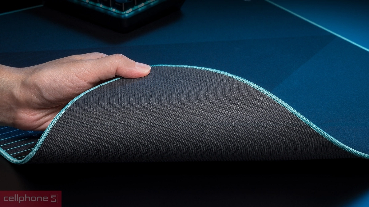 Vật liệu hoàn thiện cao cấp của bàn di chuột Asus Rog Hone Ace Aim Lab Edition