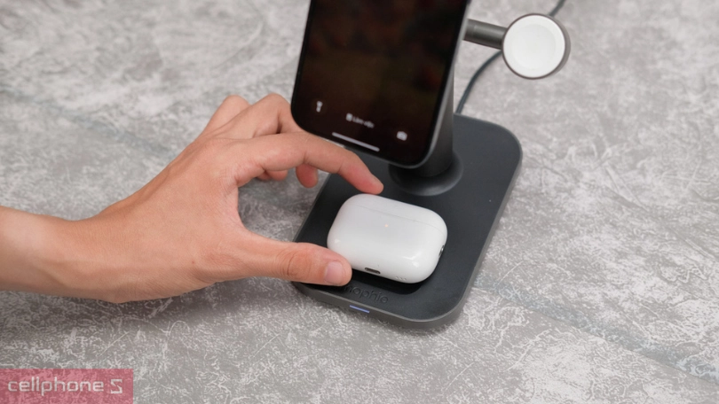 Đế sạc magsafe Mophie Extendable 3 in 1 15W có thể sạc cùng lúc 3 thiết bị