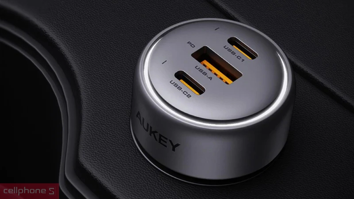 Tẩu sạc ô tô Aukey CC-P1 sở hữu tổng công suất đầu ra tối đa đạt 66W