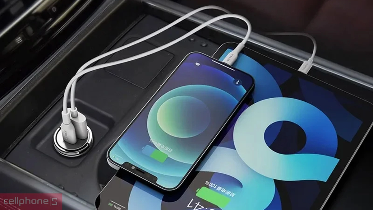 sạc xe hơi được yêu thích bởi khả năng sạc đa thiết bị