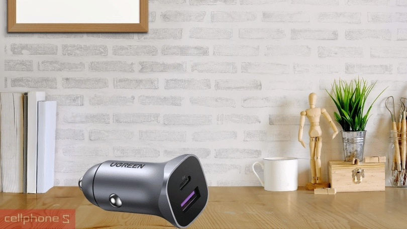 Sạc ô tô Ugreen 30W cổng USB-C + USB-A CD130 40858