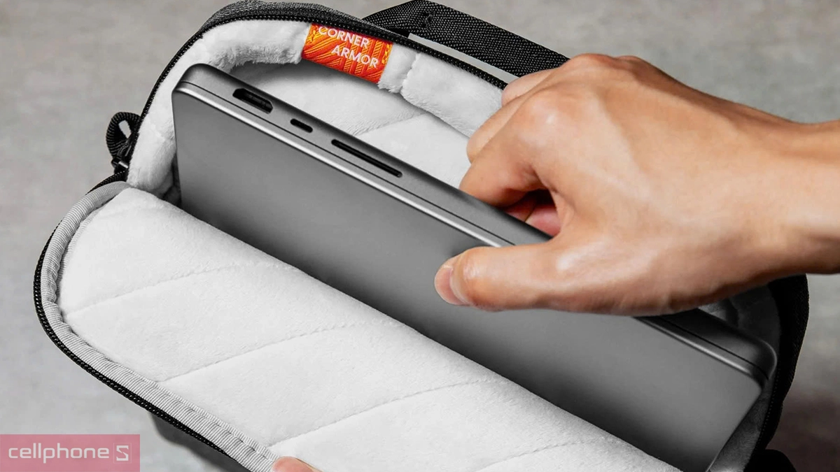 Cấu trúc ngăn chứa túi chống sốc có dây Tomtoc Protection Premium 16 inch A03F2G3 DRS