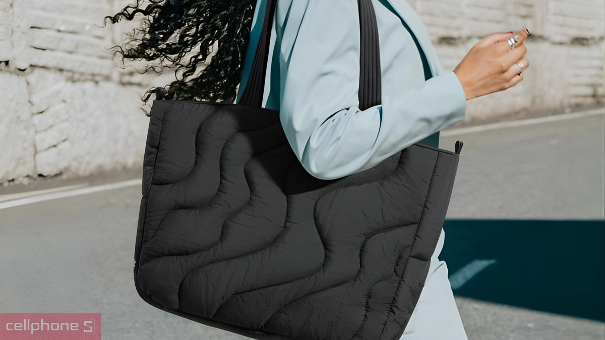 Lớp đệm Plush túi xách Tomtoc Terra Puffy Laptop Tote Bag 13.5L 16 inch T38M1W1 DRS