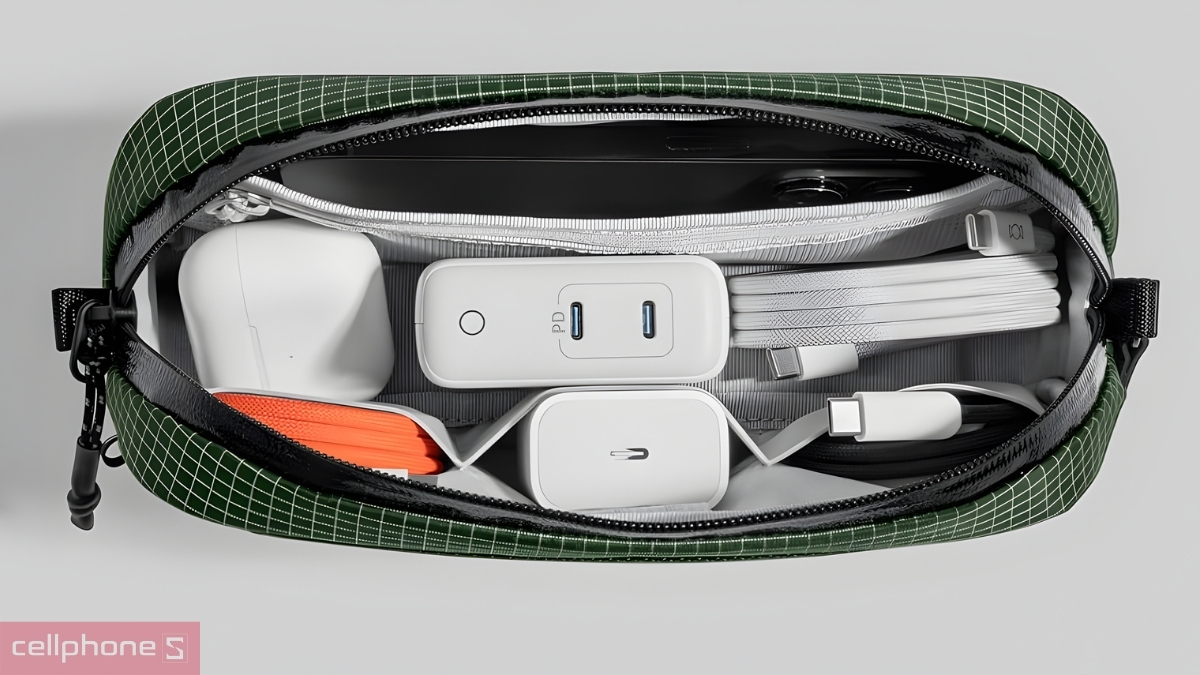 Túi đựng phụ kiện Tomtoc Premium Light T12 TECH Organizer 1 8L USA: Giải pháp bảo vệ thiết bị an toàn