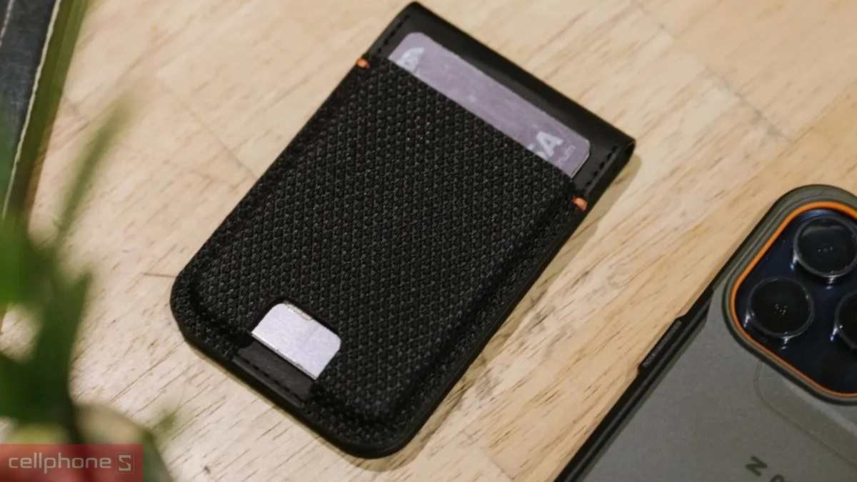 Thiết kế ví MagSafe iPhone UAG Metropolis Kevlar