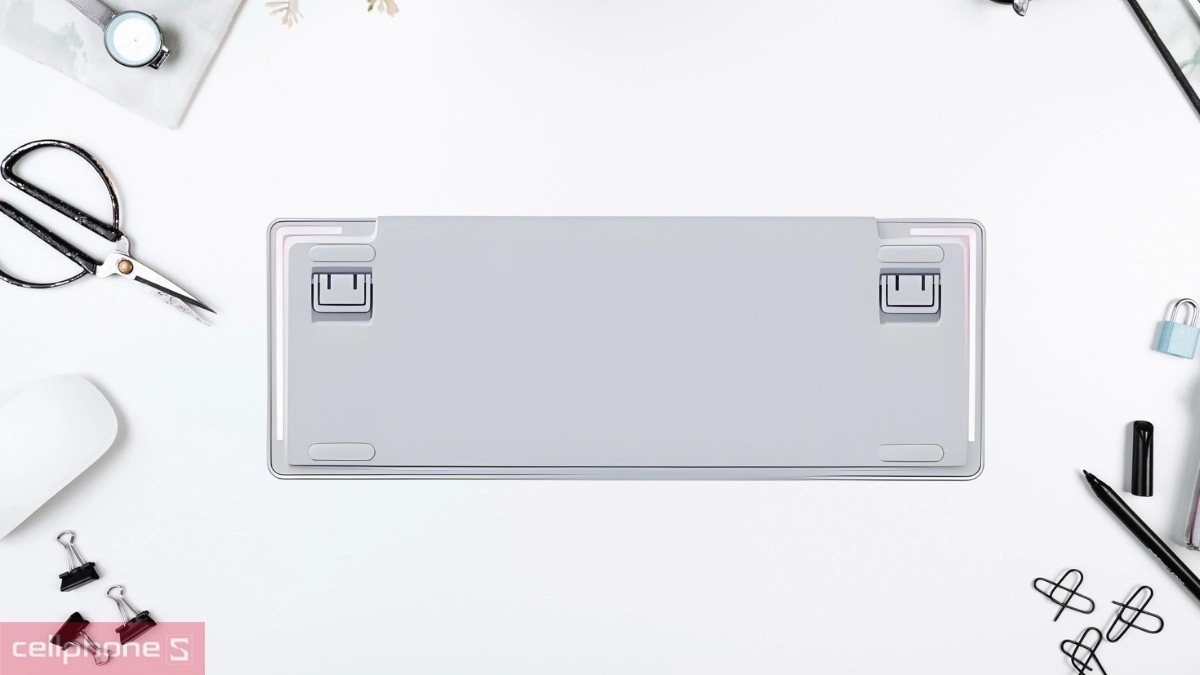 Đèn nền RGB và dung lượng pin ấn tượng 4000mAh