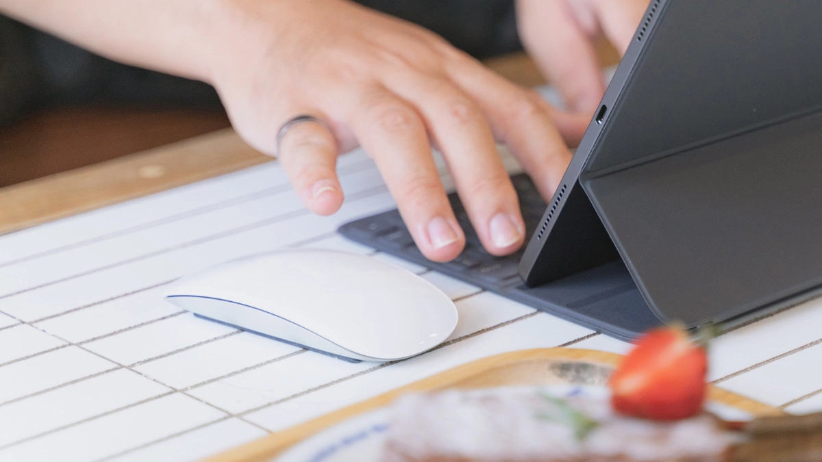 Mất bao lâu sạc đầy chuột Macbook