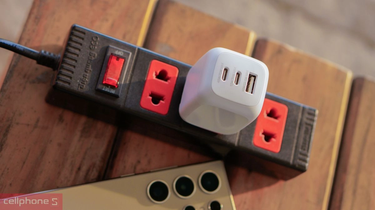 Thiết kế củ sạc Belkin BoostCharge Pro 70W 2C1A GaN PD3.1