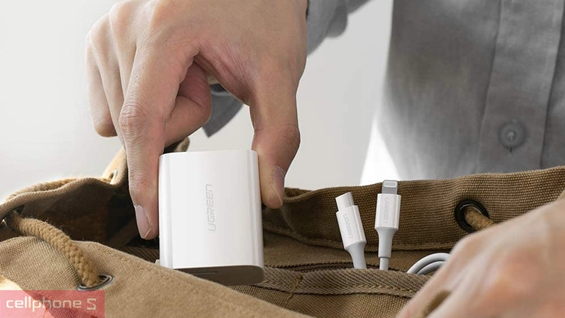 Thiết kế Combo sạc Ugreen PD 20W Type C to Lightning MFI CD137