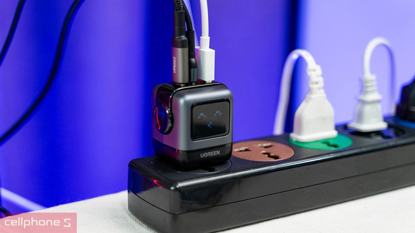 Củ sạc nhanh UGREEN Robot 3 cổng USB-C to USB-A GaN 65W 11570 – Sạc tốc độ cao