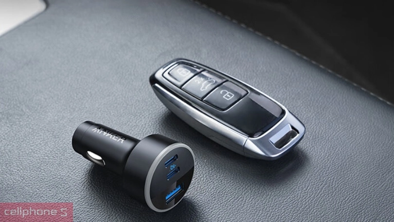 Kinh nghiệm chọn mua tẩu sạc trên ô tô