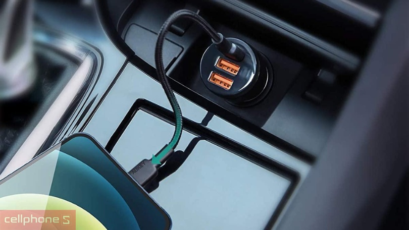 Các lưu ý khi sử dụng tẩu sạc nhanh trên ô tô