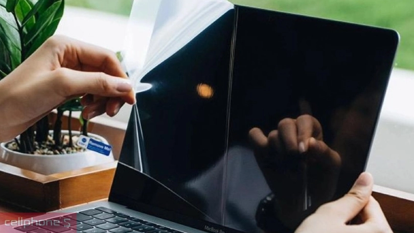 Miếng dán màn hình laptop có dễ tháo rời không?