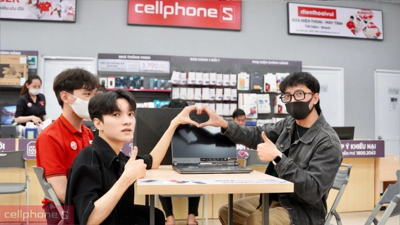 Tại sao nên dán màn hình laptop tại CellphoneS?