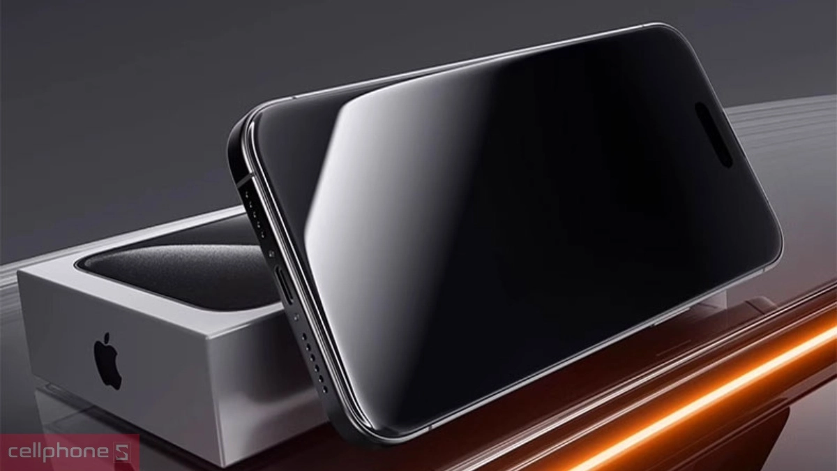 Thiết kế, khả năng hạn chế bám bẩn của kính cường lực iPhone 17 Pro Max Mipow chống nhìn trộm Premium Full