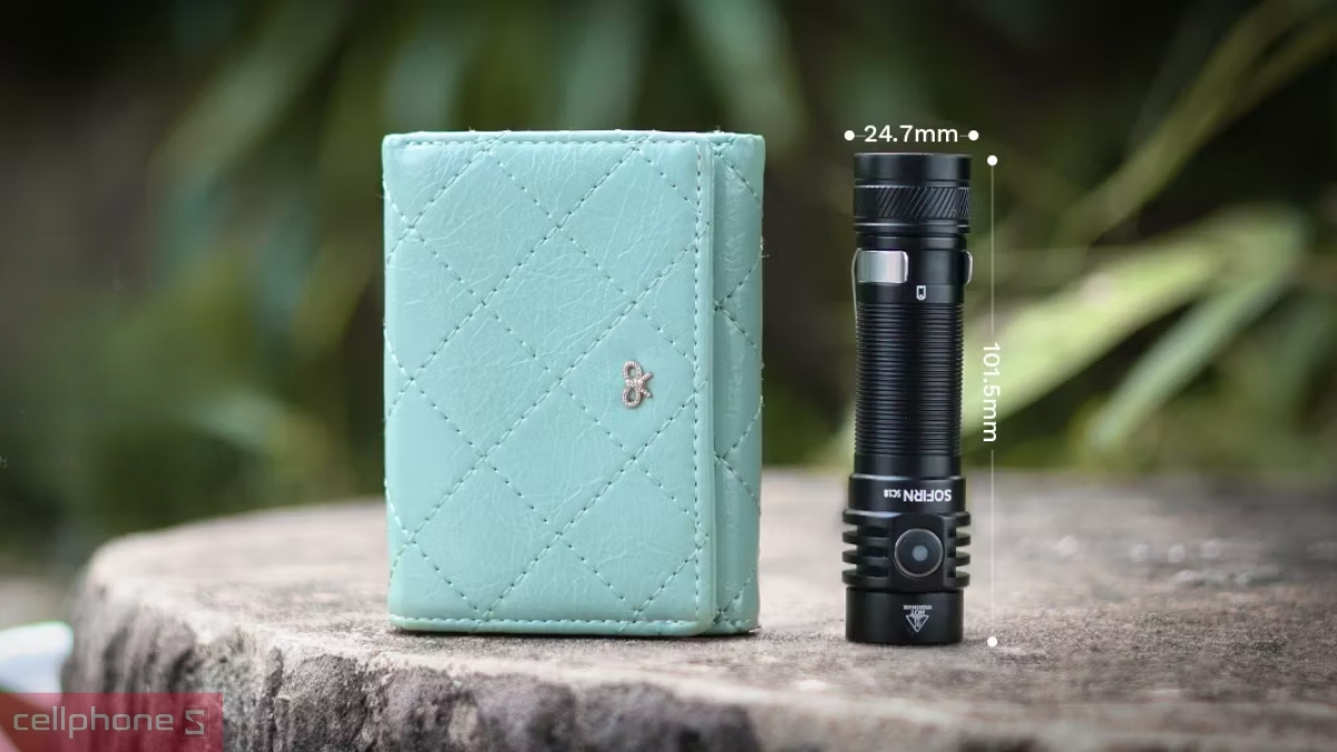 Thiết kế bỏ túi nhỏ gọn của đèn pin cầm tay Sofirn SC18