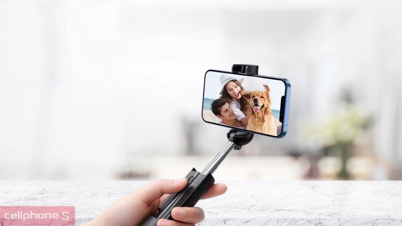 Thiết kế remote điều khiển ngày càng phổ biến trên gậy tự sướng Thiết kế remote điều khiển ngày càng phổ biến trên gậy tự sướng