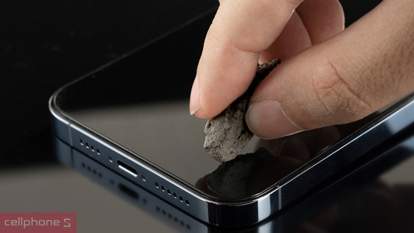 Kính cường lực iPhone 14 Pro Max Hoda Sapphire có kit hỗ trợ dán