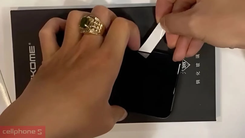 hướng dẫn dán kính cường lực king kong