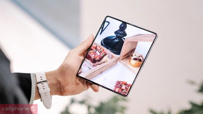 Tại sao nên dán màn hình cường lực Z Fold 6 khi sử dụng