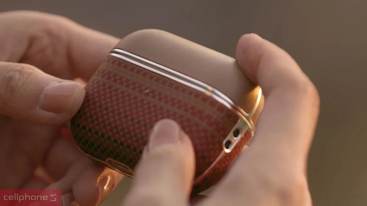 Thiết kế của ốp AirPods 4 Pitaka Aramid Fiber Magnetic