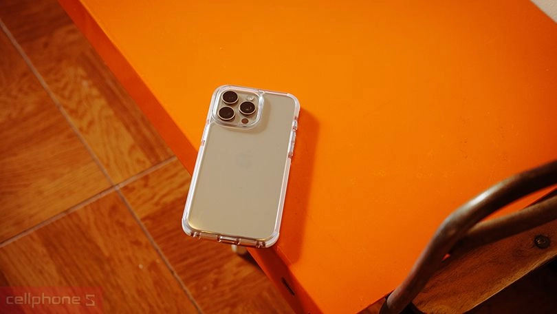 Ốp lưng iPhone 15 Pro Max UNIQ Hybrid Combat