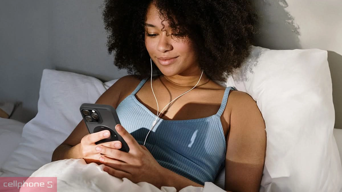 Thiết kế hoài cổ, hỗ trợ MagSafe