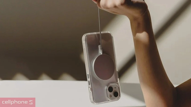 Thiết kế hoàn hảo với mặt lưng trong suốt, bắt mắt