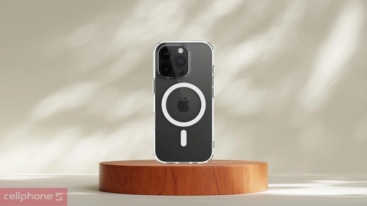 Thiết kế trong suốt, làm nổi bật từng đường nét iPhone