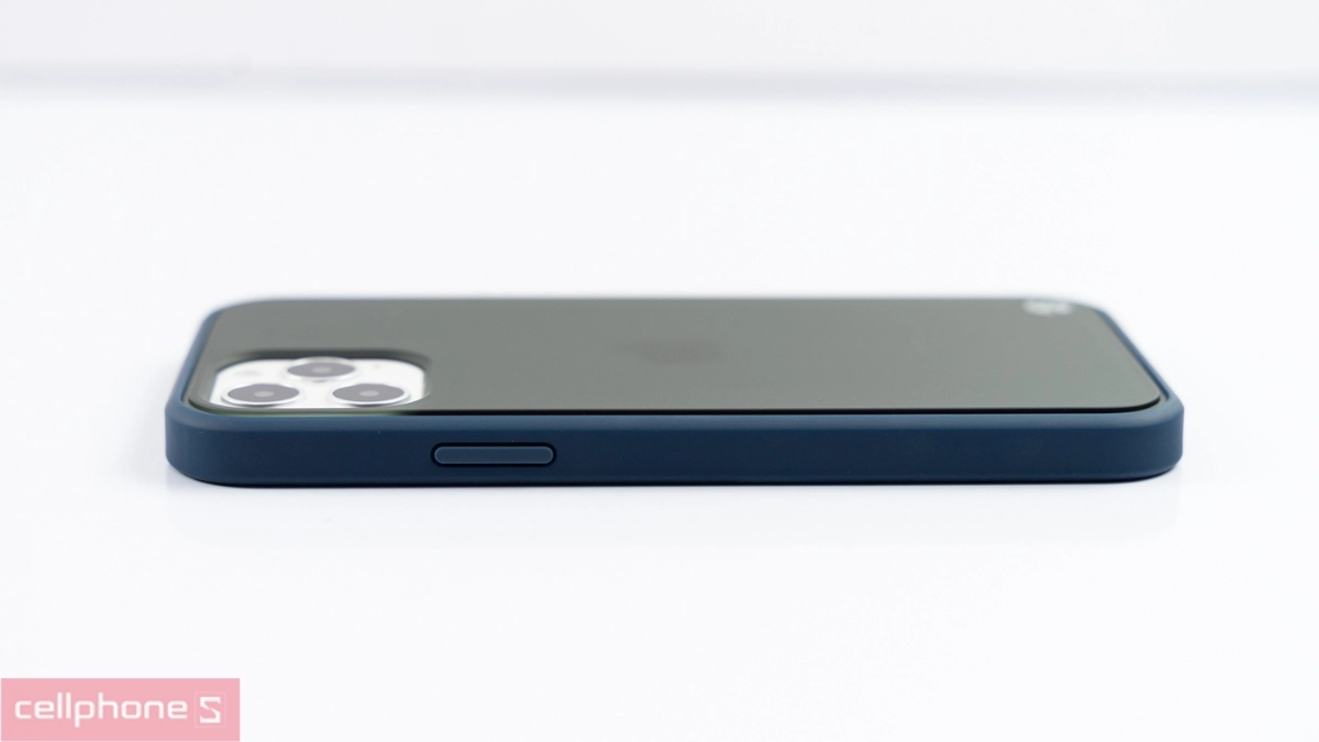 Cảm giác cầm nắm ốp lưng iPhone 12 Pro Max