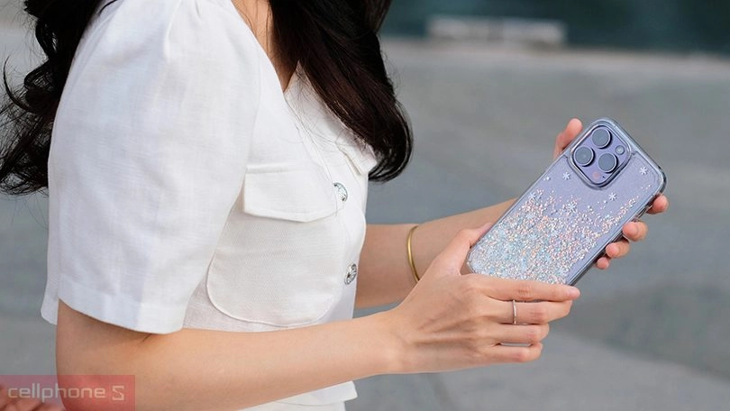 Ốp lưng SwitchEasy bảo vệ tốt màn hình, kháng bụi