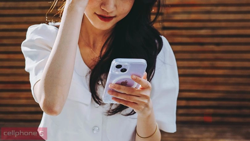 Ốp lưng Uniq chống sốc, kháng khuẩn