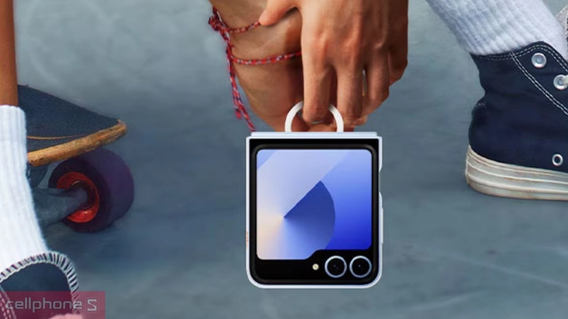 Ốp lưng Samsung Galaxy Z Flip 6 kèm vòng đeo trong suốt - Khoe trọn vẻ đẹp nguyên bản của điện thoại