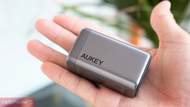 Giá bán phù hợp trong phân khúc