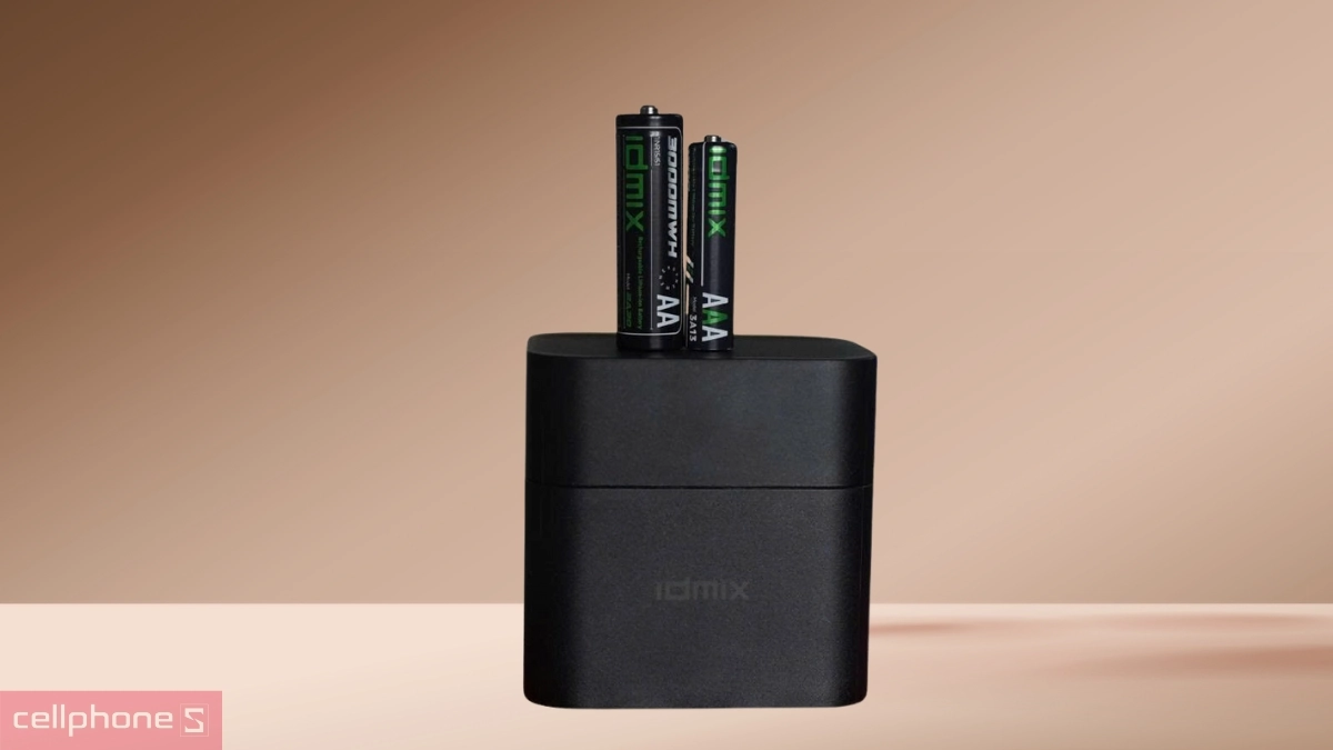 Dung lượng bộ hộp sạc IDMIX 4 viên pin AA + 4 viên pin AAA 2A08 Pro