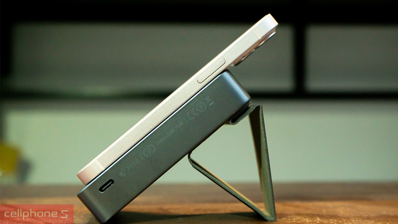 Pin sạc dự phòng không dây từ tính Momax