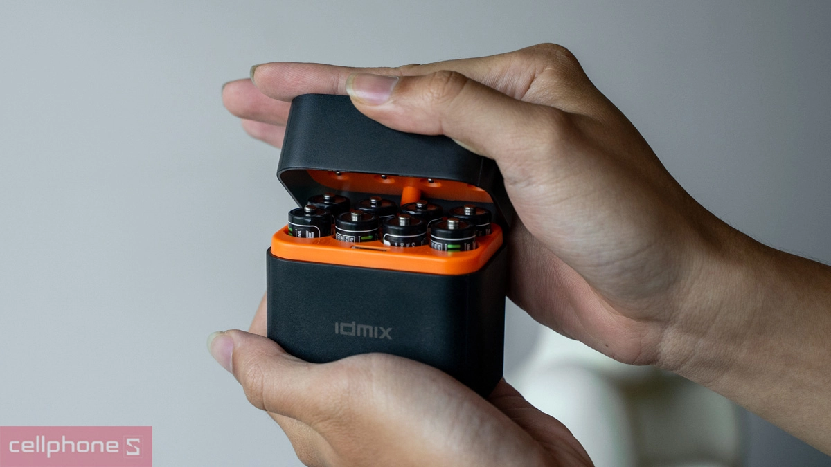 Thiết kế Bộ hộp sạc IDMIX 8 viên pin AA 3000mWh 2A08